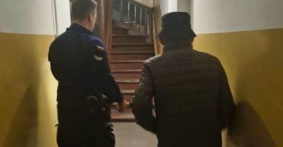 Zdezorientowany 71-latek spacerował nocą